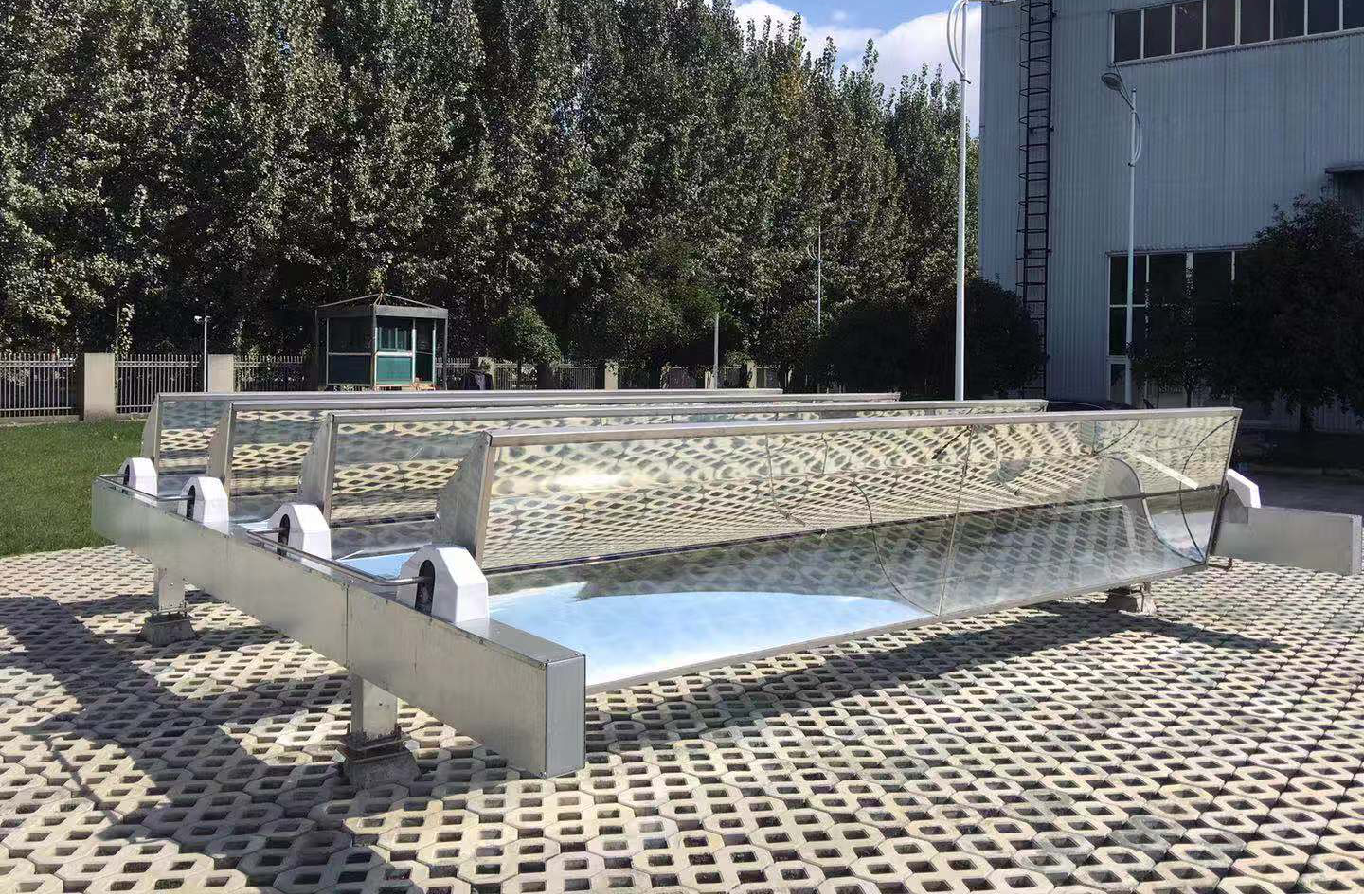 小型槽式太阳能热水系统